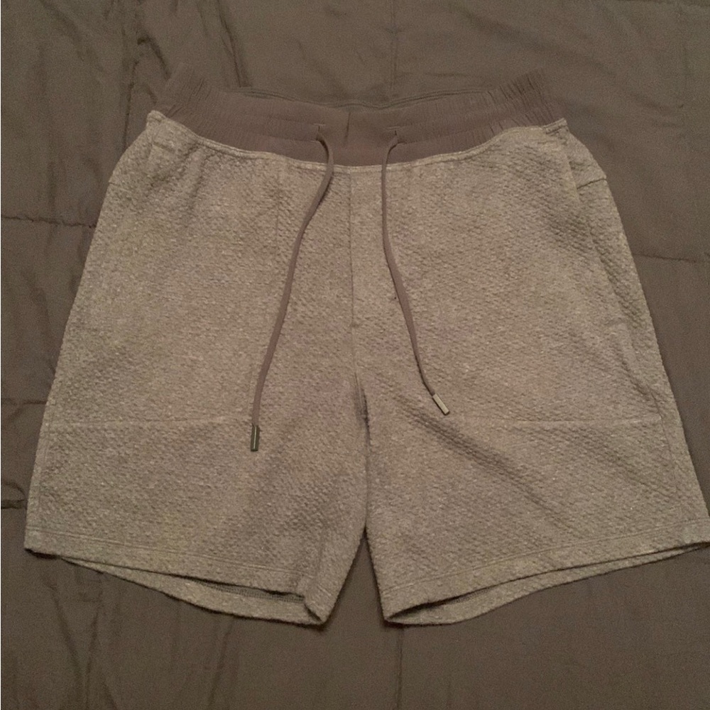 Heathered Black/Black Lululemon At Ease 7” Shorts. Size Medium.